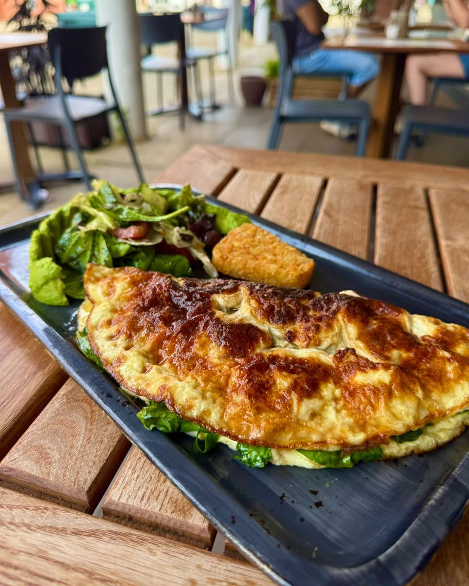 Golden omelette with garden salad and hash brown